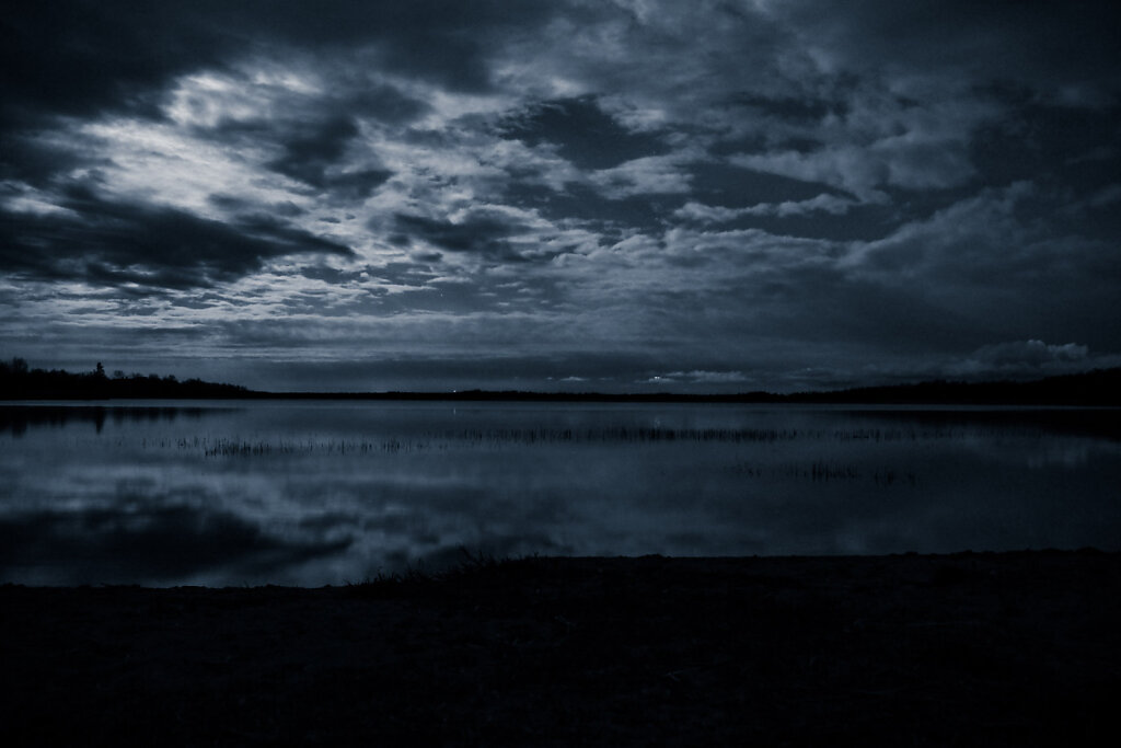 Klooga järv öösel